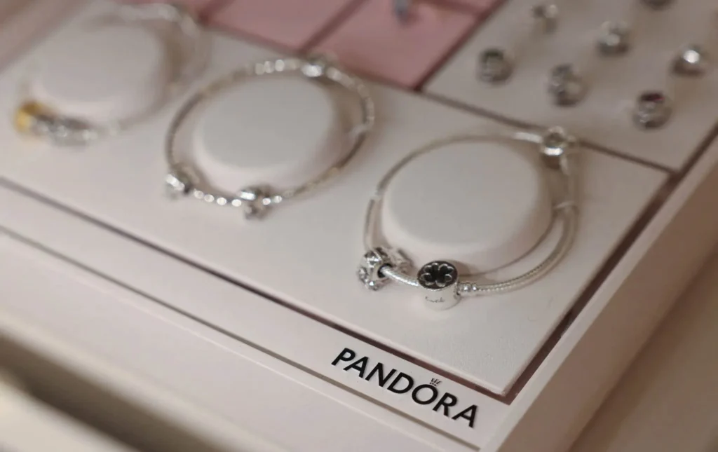 pandora-qBrWmhwAt thumbnail