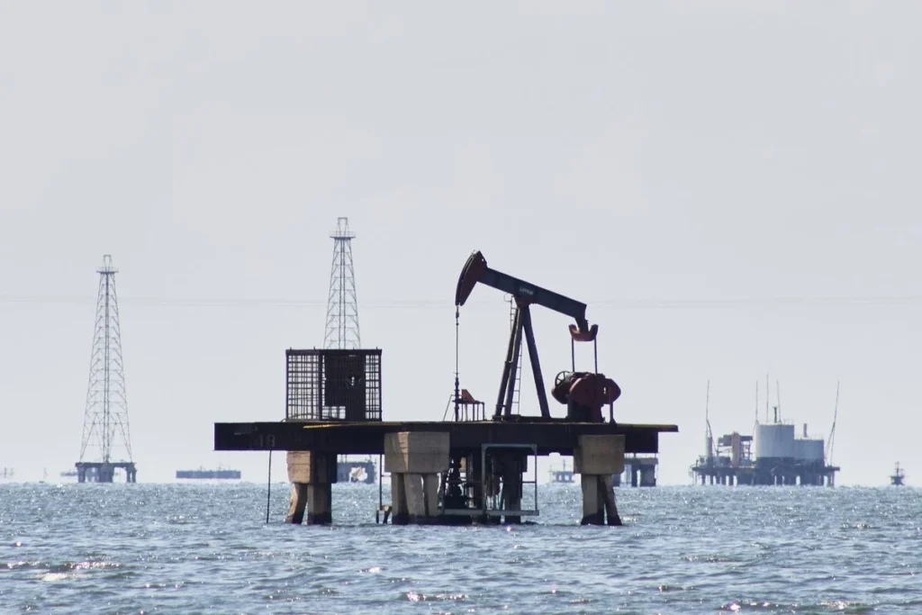 grandes-petroleras-de-eu-donaron-millones-de-dolares-a-campana-de-trump-3d1c876f-9cee-4551-b8d9-97cfbbded5bb-mediarawimagetrue-KT0Bbj6I1 thumbnail