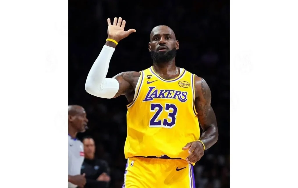 lebron-lx3hRd5W5 thumbnail