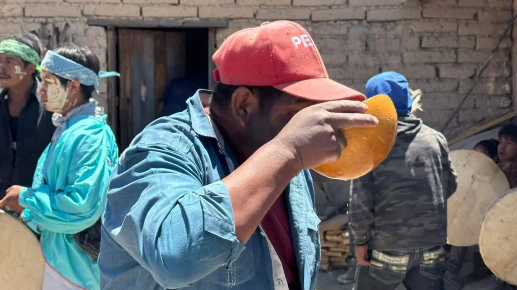 Tesgüino la bebida ancestral que une a la Sierra Tarahumara en Semana Santa thumbnail